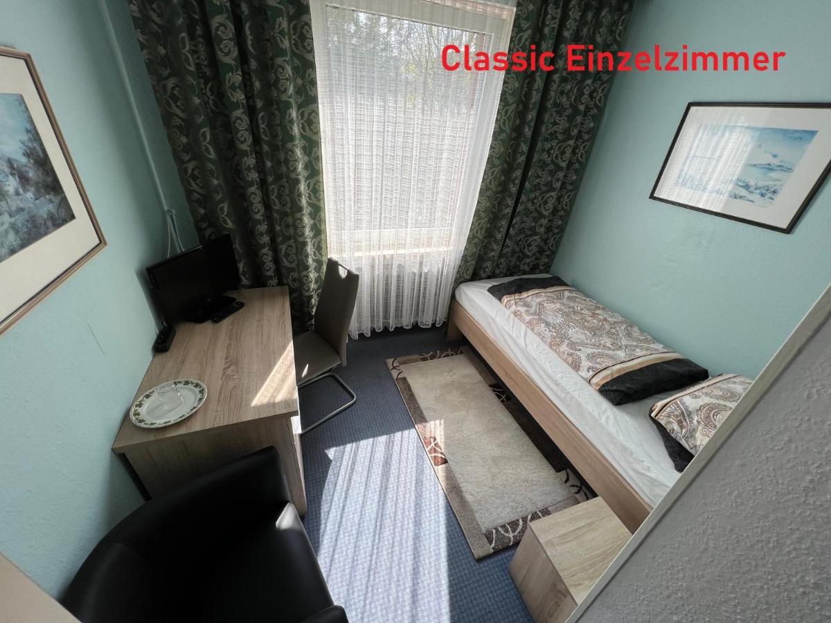 Hotelpension Am Thermalbad บาด เนินน์ดอร์ฟ ภายนอก รูปภาพ