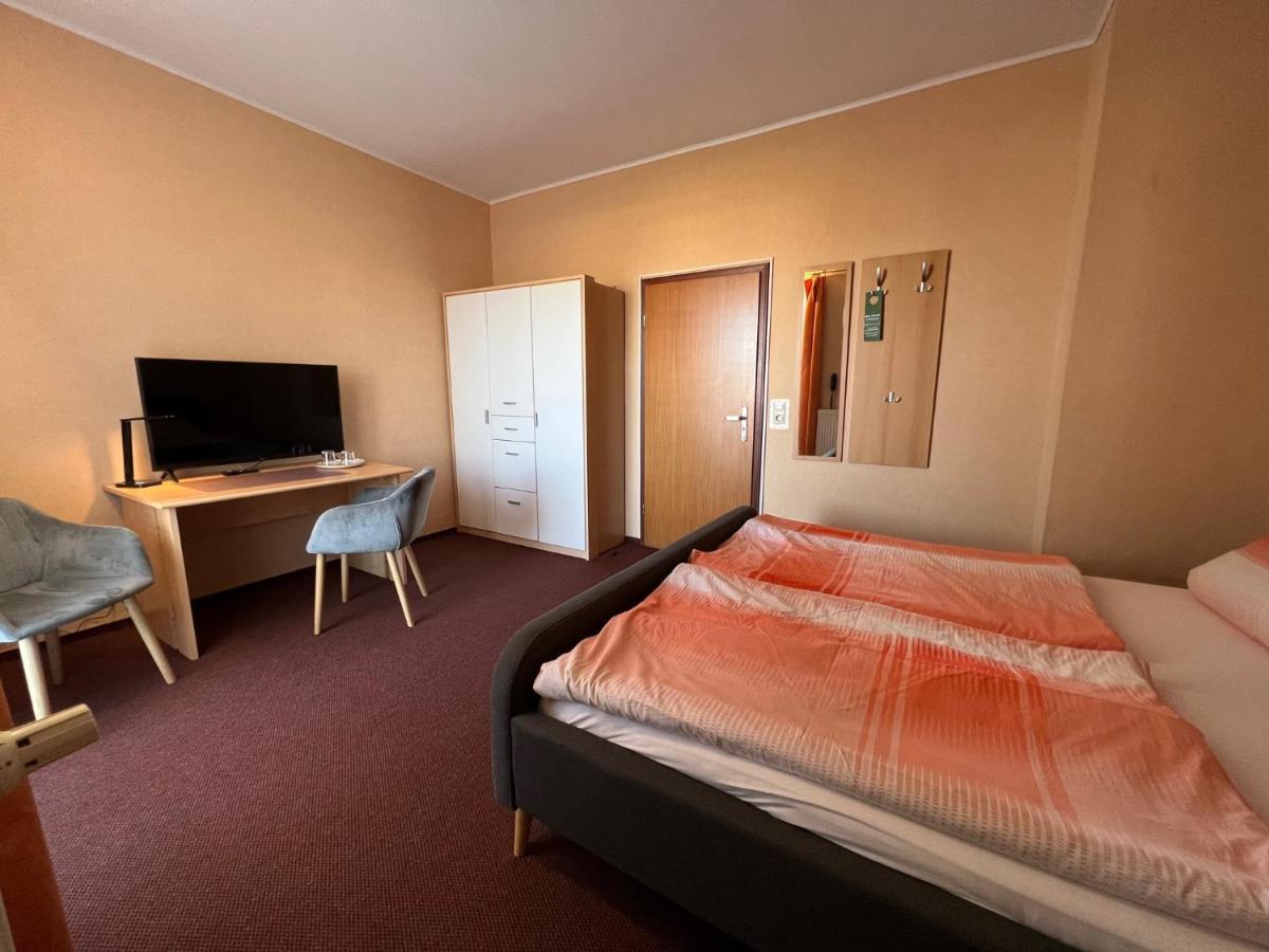 Hotelpension Am Thermalbad บาด เนินน์ดอร์ฟ ภายนอก รูปภาพ