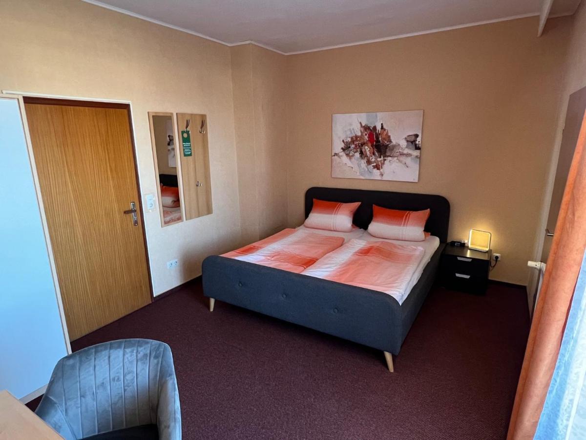 Hotelpension Am Thermalbad บาด เนินน์ดอร์ฟ ภายนอก รูปภาพ