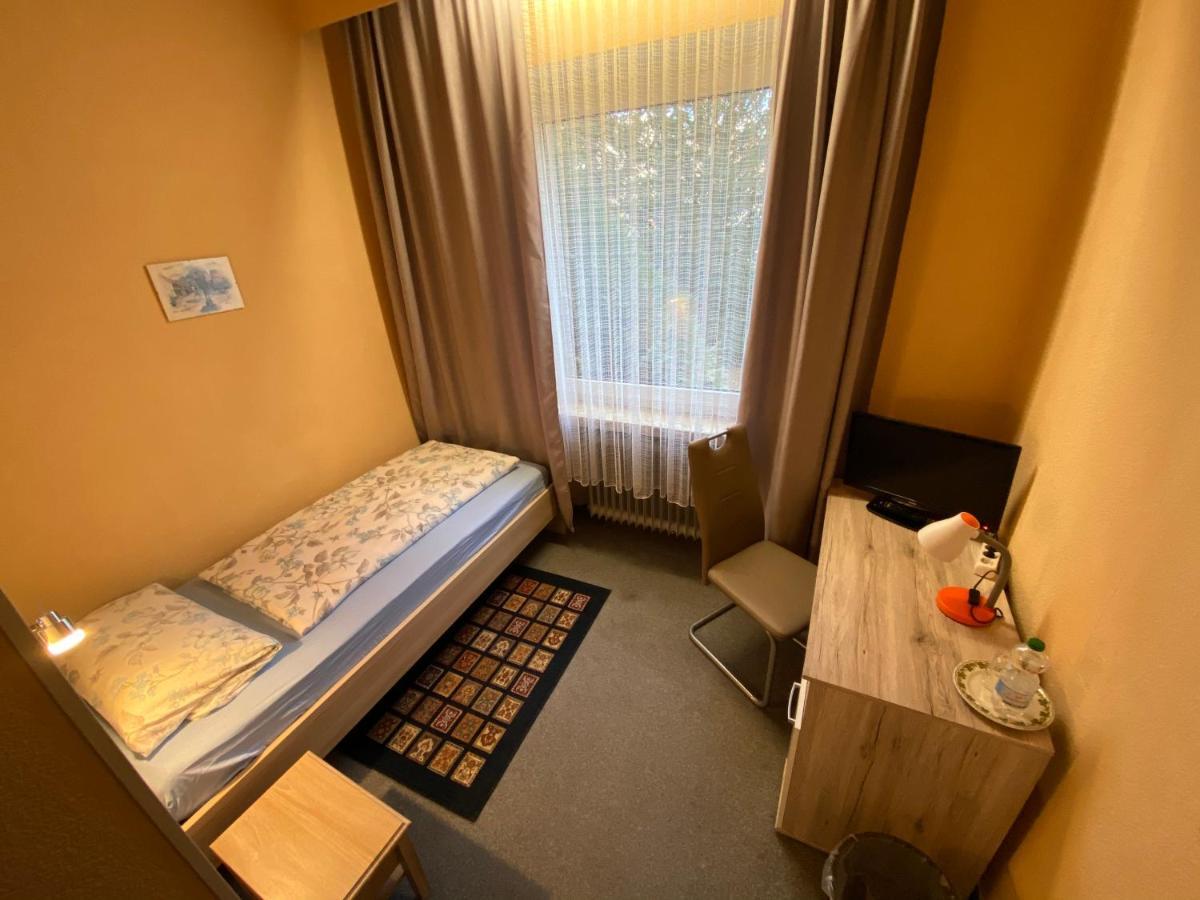 Hotelpension Am Thermalbad บาด เนินน์ดอร์ฟ ภายนอก รูปภาพ