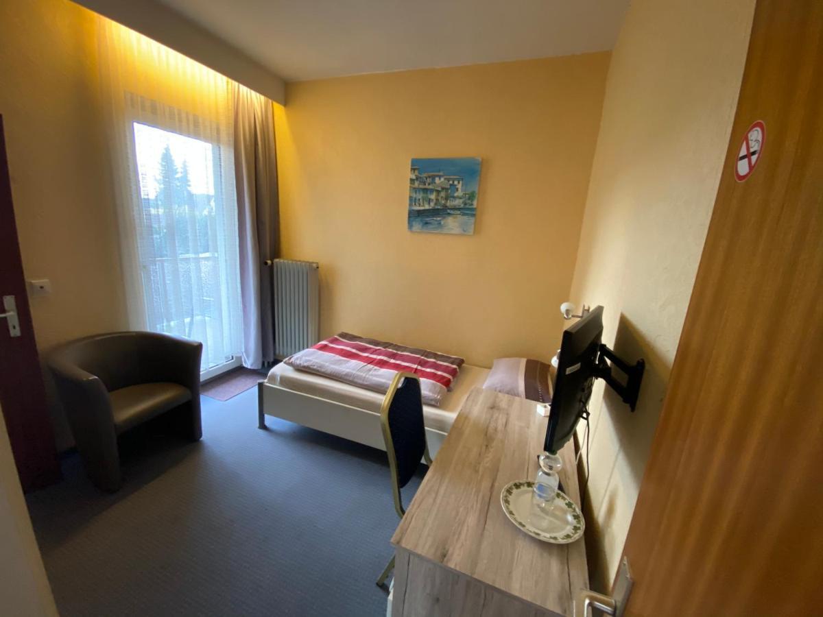 Hotelpension Am Thermalbad บาด เนินน์ดอร์ฟ ภายนอก รูปภาพ